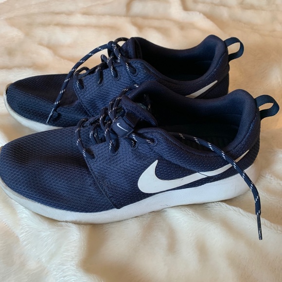 Nike Roshe - Picture 2 of 6